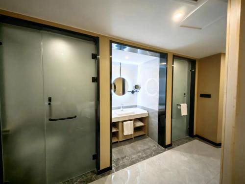 Zhanqiao Hotel | Floral Hotel Qingdao Dreamship Seaview Hotel