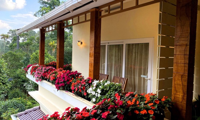 Nullatanni Bed & Breakfast | Flower Valley Plantation Homestay