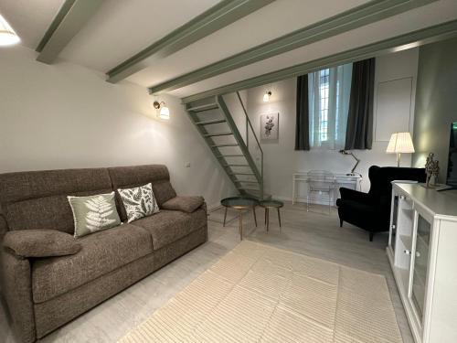 Ponte Seveso Apartment | Flowers, a cozy suite in Milan