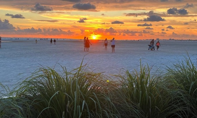 South Island Condo | FMB-1st floor, 2 bdrm/2 bath Gulf view condo located on the South end. PARADISE!