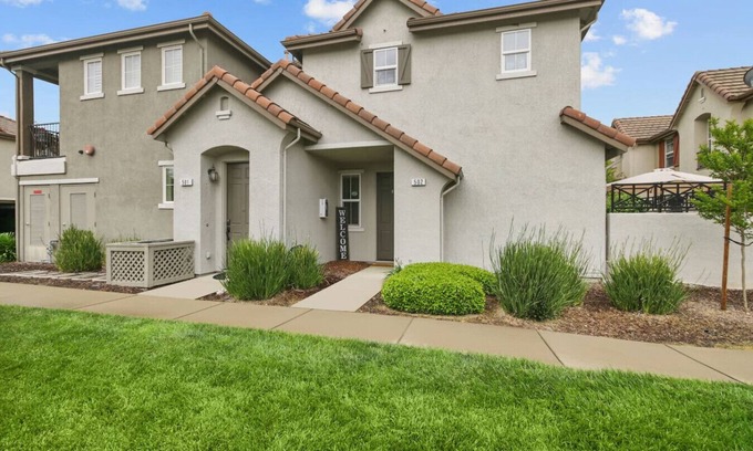 Folsom House | Folsom Getaway | 3BR Modern Home w/Pool