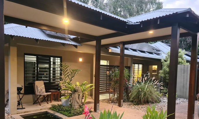 Port Douglas Cottage | FOR NUDISTS ONLY - THE RAKUEN GUEST PAVILION