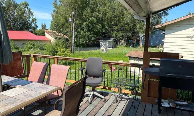 Taku - Campbell Apartment | Forget Me Not Home by Airport Upstairs with Deck
