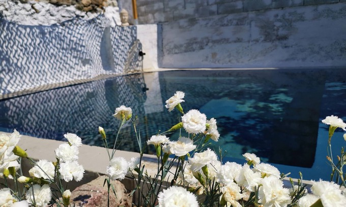 Cabrieres House | Former priory in the heart of the Hérault up to 10 people