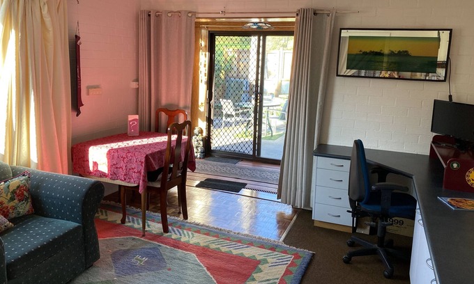 Narooma Apartment | Forsters Bay & the 'Breathing Space Studio'