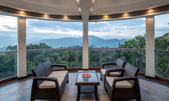 Chinnakanal Hotel | Fort Munnar