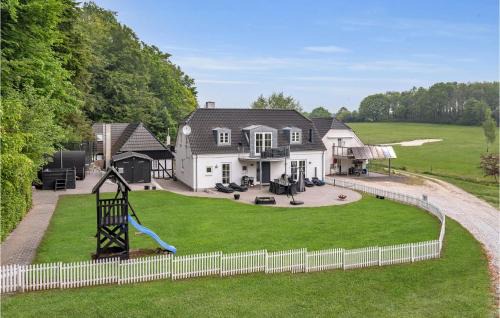 Juelsminde House | Four-Bedroom Holiday Home In Juelsminde