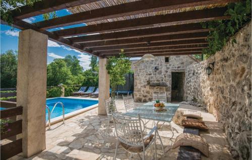 Zmijavci House | Four-Bedroom Holiday Home Zmijavci With A Fireplace 09