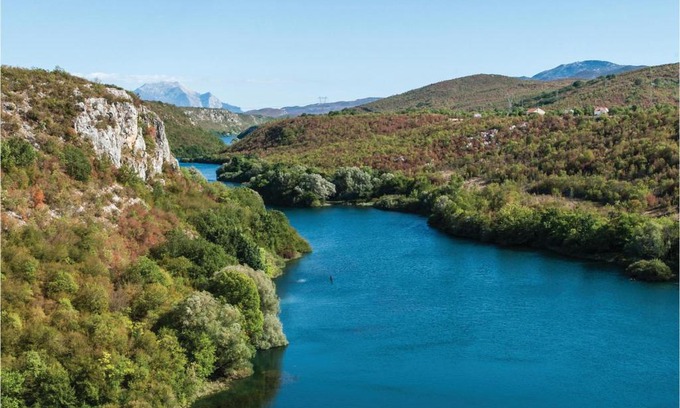 Trilj House | Four-Bedroom Holiday Home in Trilj