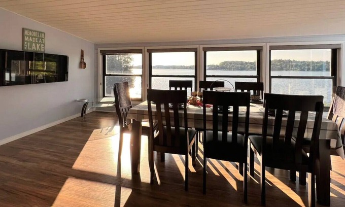 Selwyn House | Four bedroom - Two bathroom family retreat