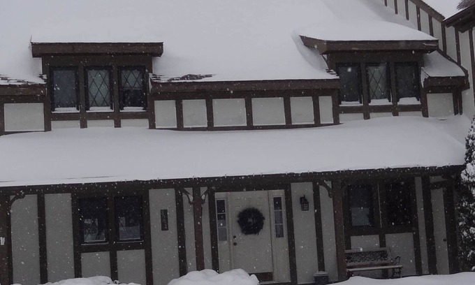 Clymer House | Four Seasons Lodge - Ski In/Out - 5 Bdr. - Closest to Lift !