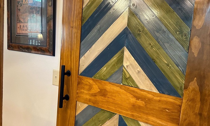 Reeds Spring Cabin | Fourmile Creek Cabin 4 Master Jacuzzi Suites