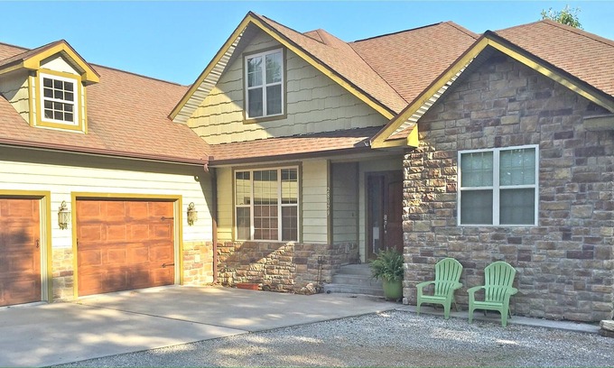 Shell Knob House | “Fox Hollow” - Shell Knob House w/Private Pool and Golf Cart! Pickleball Court!