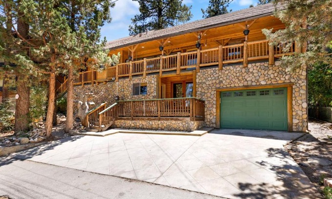 Big Bear House | Fox Lodge Big Bear-Indoor Pool-Hot Tub-Games-Luxury Retreat