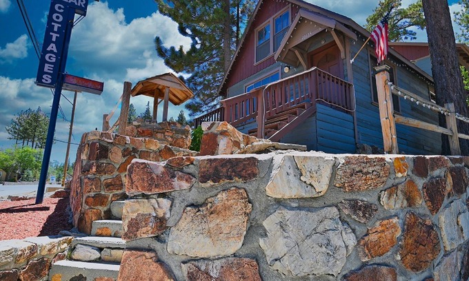 Big Bear Lake Cottage | Fox n Bear Cottages Pet Friendly Sleeps 31
