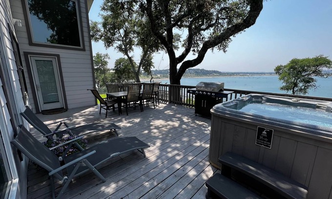 Canyon Lake House | Foxes Den at Canyon Lake Waterfront with Spectacular Sunset Views
