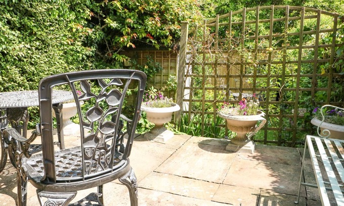 Blockley Cottage | FOXGLOVE COTTAGE, family friendly, with open fire in Blockley