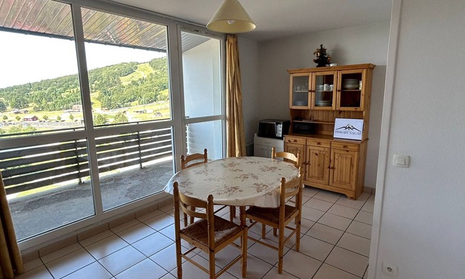 Besse-et-Saint-Anastaise Apartment | Apt for 6 with Private Parking, near Lake and ski
