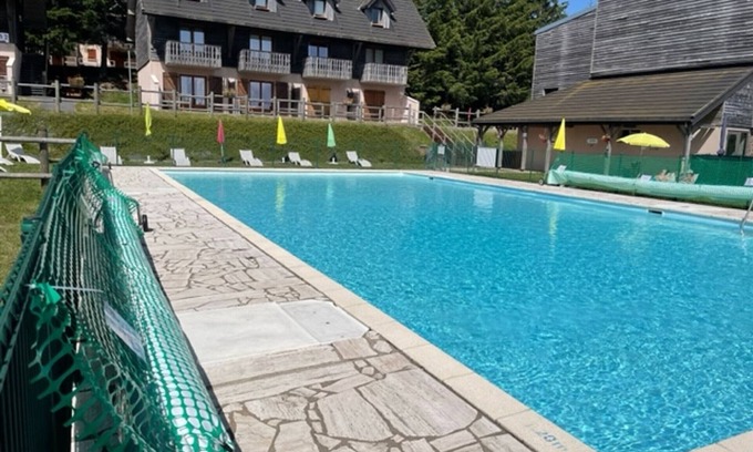 Besse-et-Saint-Anastaise Apartment | Spacious duplex with pool at Bois de la Reine
