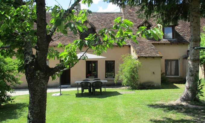 Rosnay Cottage | Charming Gîtes with Private Garden, Free Wi-Fi, and Fishing Pond in La Brenne Natural Park