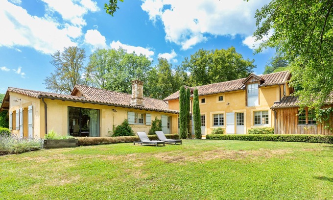 Fleurac House | Clos du Peuch - 10 Guests, Tennis Courts and Pèntanqué, large outdoor area