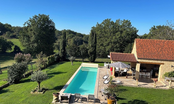 Saint-Felix-de-Reillac-et-Mortemart House | Gîte du pigeonnier with swimming pool Périgord noir 4 people 124€ per night