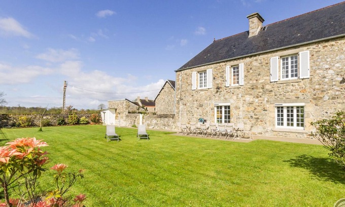 Saint-Sauveur-Lendelin Cottage | Charming Historic Farmhouse near Beaches, Private Garden, and Modern Amenities