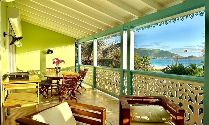Maho Apartment | French Kiss, 2 bedrooms, large terrace on the beach!
