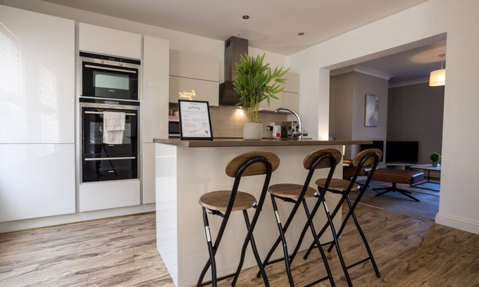 Cheltenham House | Francis Street Central Location Sleep 7 Cheltenham