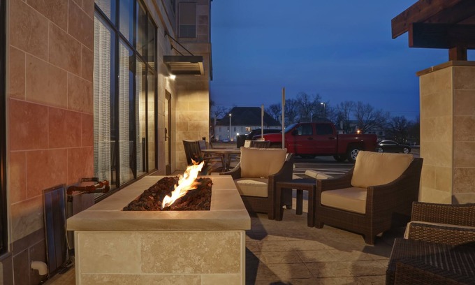 Overland Park Condo | Free Breakfast. Pool. Shared BBQ. Gym. Great Location! Near Overland Park Convention Center