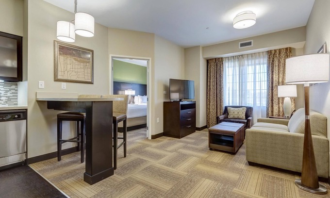 Maryland Heights Condo | Free Breakfast + Shared Pool, Gym, BBQ Area!