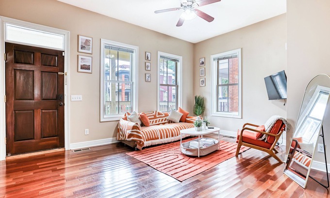 Thomas Square Apartment | Free Early Check-In - Summer Vibes - Stylish Duplex by Forsyth Park - 14PPL