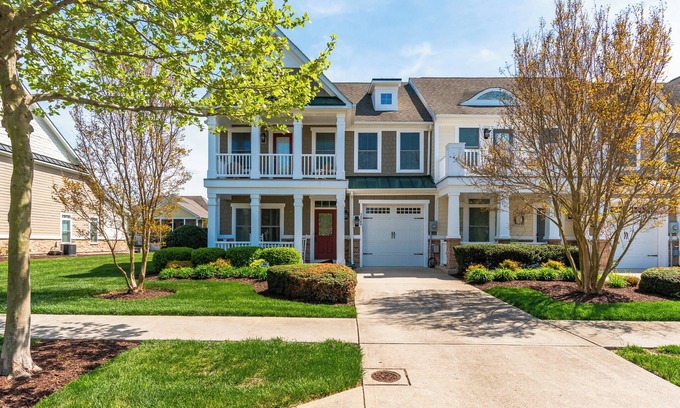 The Commons House | Free Linens & Cleaning - Blue Lagoon