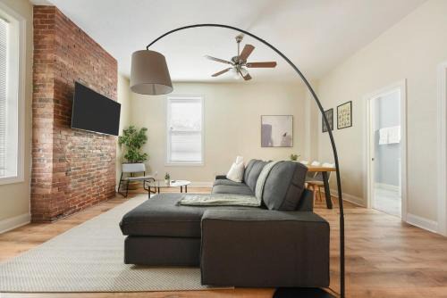 Point Breeze North Apartment | FREE Parking, Netflix in East Liberty By Parks and Uni