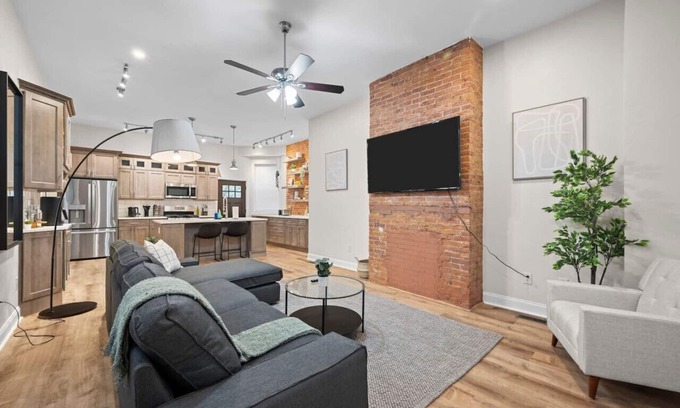 Point Breeze North House | Free Parking+Netflix+BBQ+Games Near Bakery Square