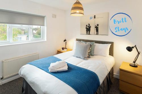Horfield House | Free Parking Sleeps 7 Garden with Patio Gloucester Road