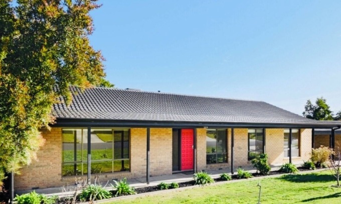 Invermay Park House | Free wifi pet friendly! Happiness on Havelock 4bed renovated in Ballarat North!