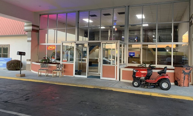Montgomery Apartment | Freeway Inn motel and Uhaul