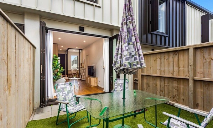 Grey Lynn Apartment | Fresh Grey Lynn 2BR unit w/Patio by Zodiak Stays