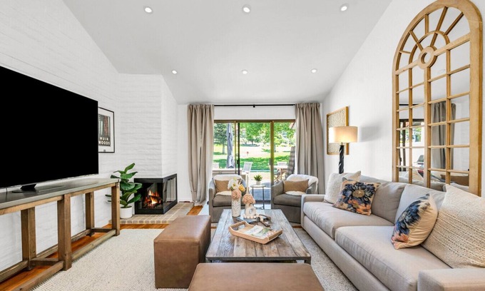 Napa House | Fresh & Modern 2BR, Pool, Golf Views