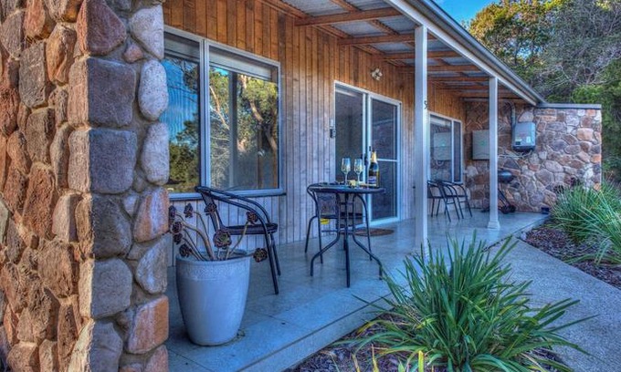 Coles Bay Apartment | Freycinet Stone Studio 6