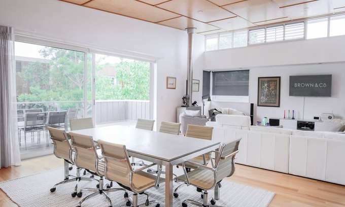 Noosa Heads House | Frida - Elysium. enjoys lush streetscape and a natural bush backdrop.