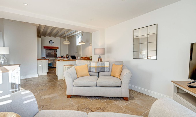 Wheatley House | Friday Cottage | Oxford Holiday Let | 3 Beds & Sleeps 5