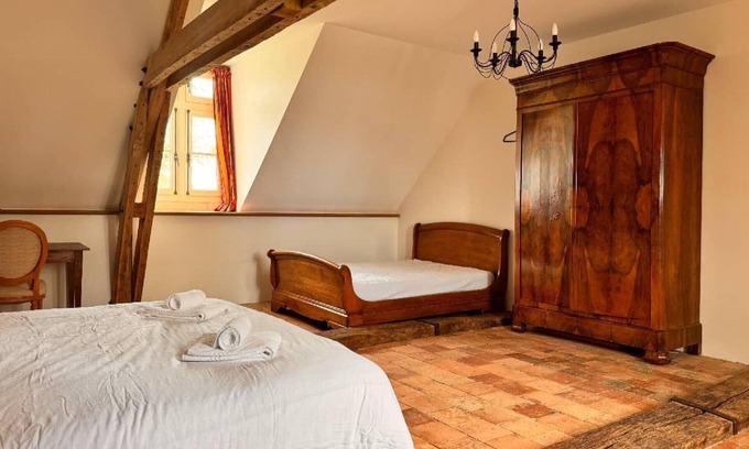 Pas-de-Jeu House | Friendly group accommodation for 15 people