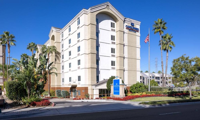Anaheim Resort House | Friends and Family Disney Getaway! Two Studio Suites w/Full Kitchens! Pool!