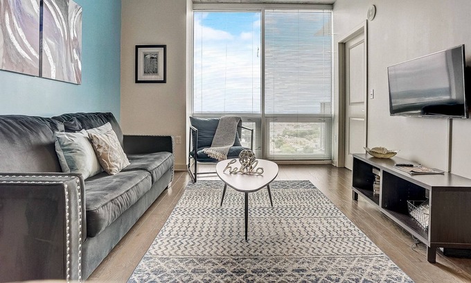 Charlotte Center City Apartment | Frontdesk | Classy 1bd High-Rise in Uptown