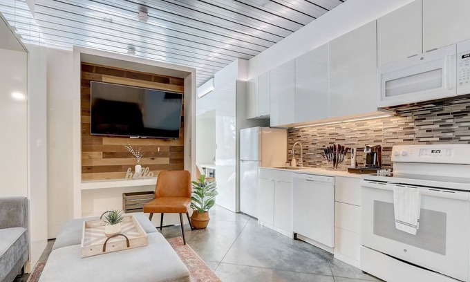 Cleveland Apartment | FRONTDESK Mikros on Ashbury Micro Apts Cleveland