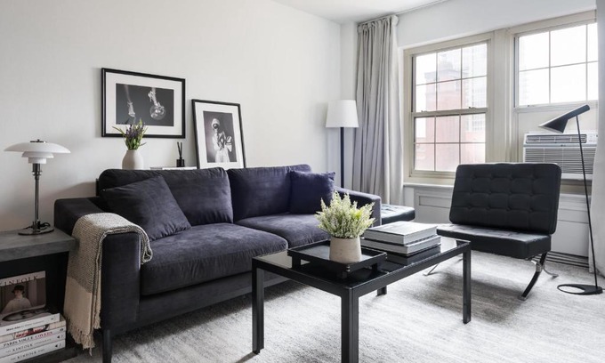 Central West End Apartment | FRONTDESK Spacious 1 BR Apt in Central West End