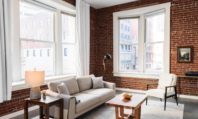 Downtown St. Louis Apartment | FRONTDESK Spacious 2 BR Apt in Downtown STL