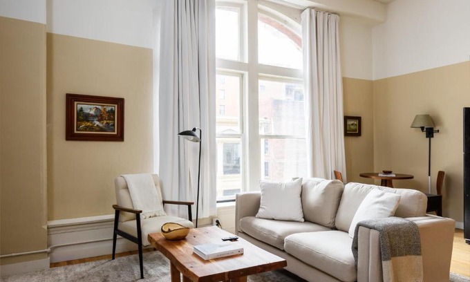 Downtown St. Louis Apartment | FRONTDESK Spacious Downtown 1 BR Apt